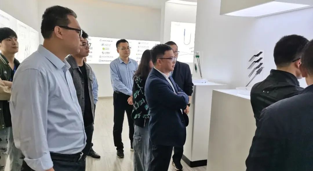 深化院企合作，赣南医学院院长带队到访我司参观交流