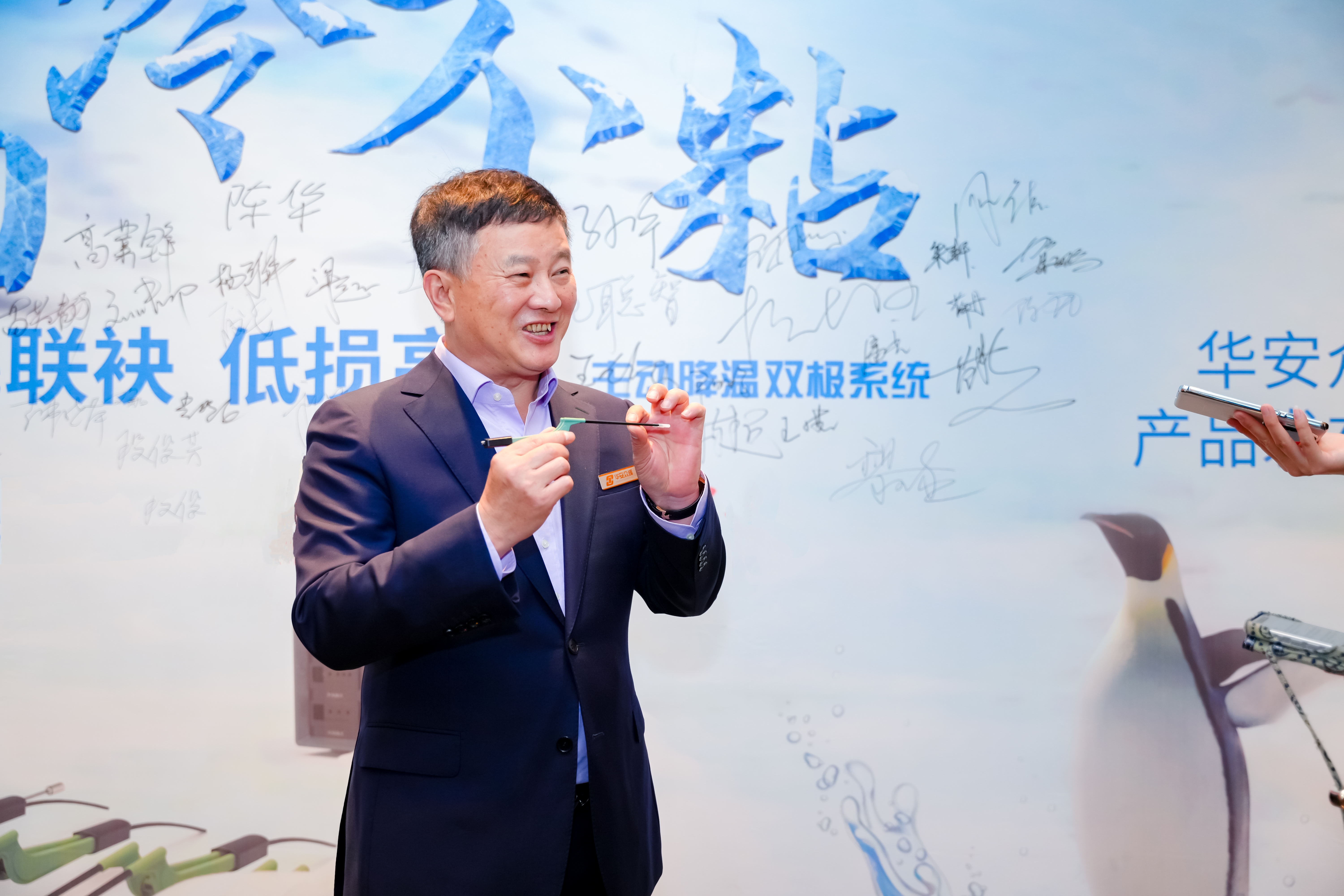 陈华：作为民族企业，我们努力成为大夫的得力助手，自豪地为国人提供国产手术刀